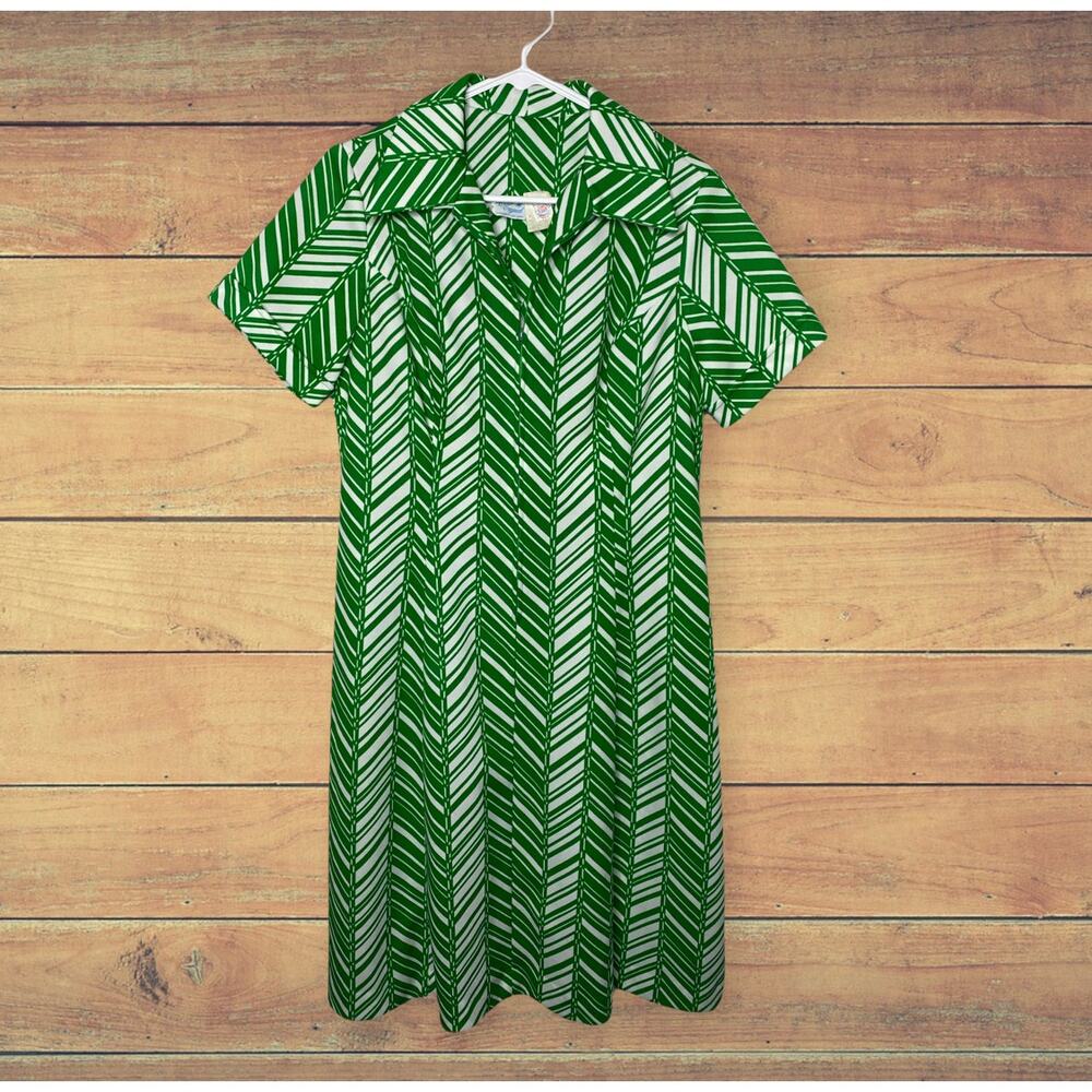 VINTAGE Lorac Original green and white patterned chevron union made dress